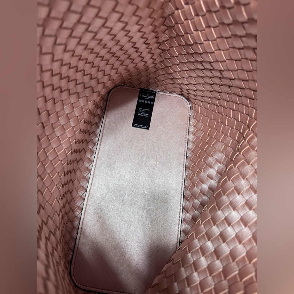 Ilse Jacobsen Reversible Vegan Leather Tote Bag in Metallic Rose/Crystal - Picture 11 of 13